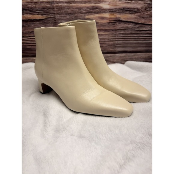 VINCE Silvana Ivory Leather Ankle Bootie Womens Sz 6.5 Hidden Luxury